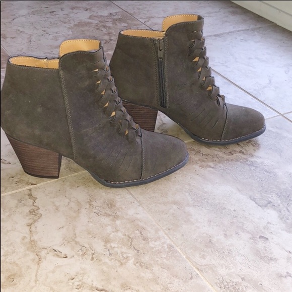 Olive green woven front ankle booties - Picture 5 of 8